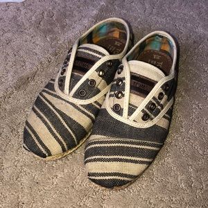 Toms